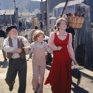 Bryce Dallas Howard Takes Over Helen Reddy’s Role in Remake of Pete’s Dragon