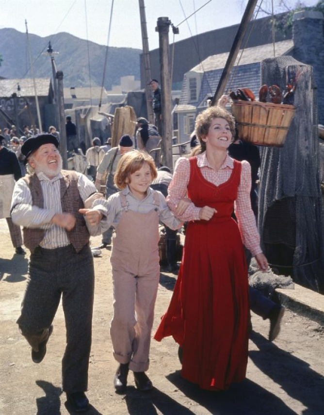 Picture from Bryce Dallas Howard Takes Over Helen Reddy’s Role in Remake of Pete’s Dragon