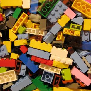 Thieves Making a Haul on Lego